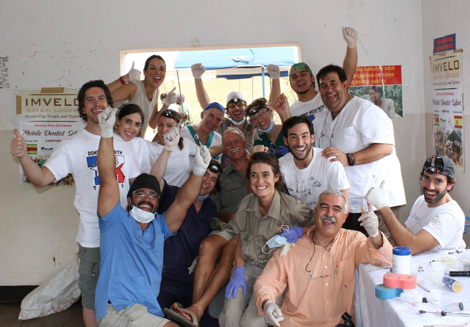 Foto di gruppo alla fine della prima missione, dicembre 2012
