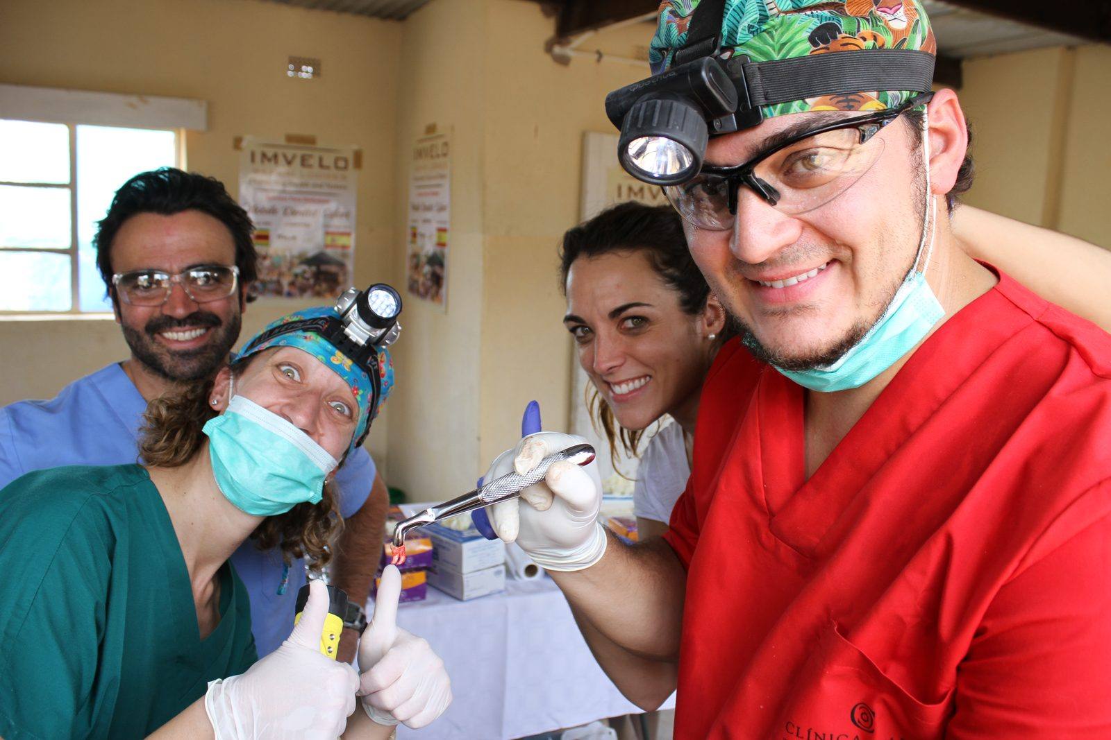 Sergio, Natali, Carla e Cesar — Sonrisas para Zimbabwe, dicembre 2012