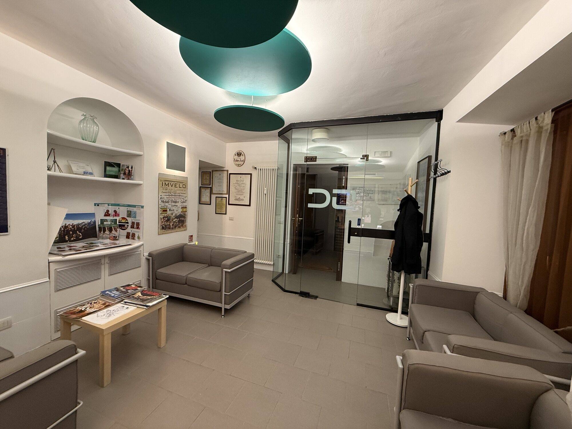La sala d’attesa e l’ingresso