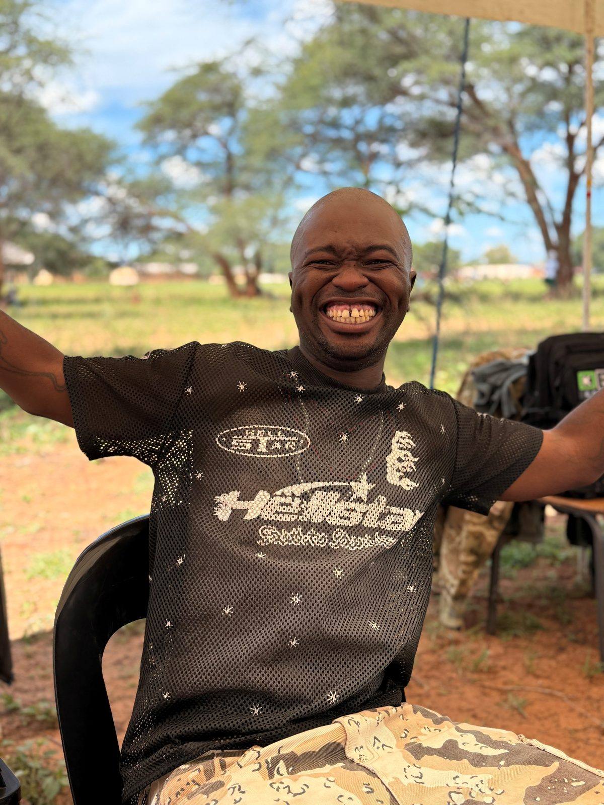 Sorrisi contagiosi in Matabeleland, 2025