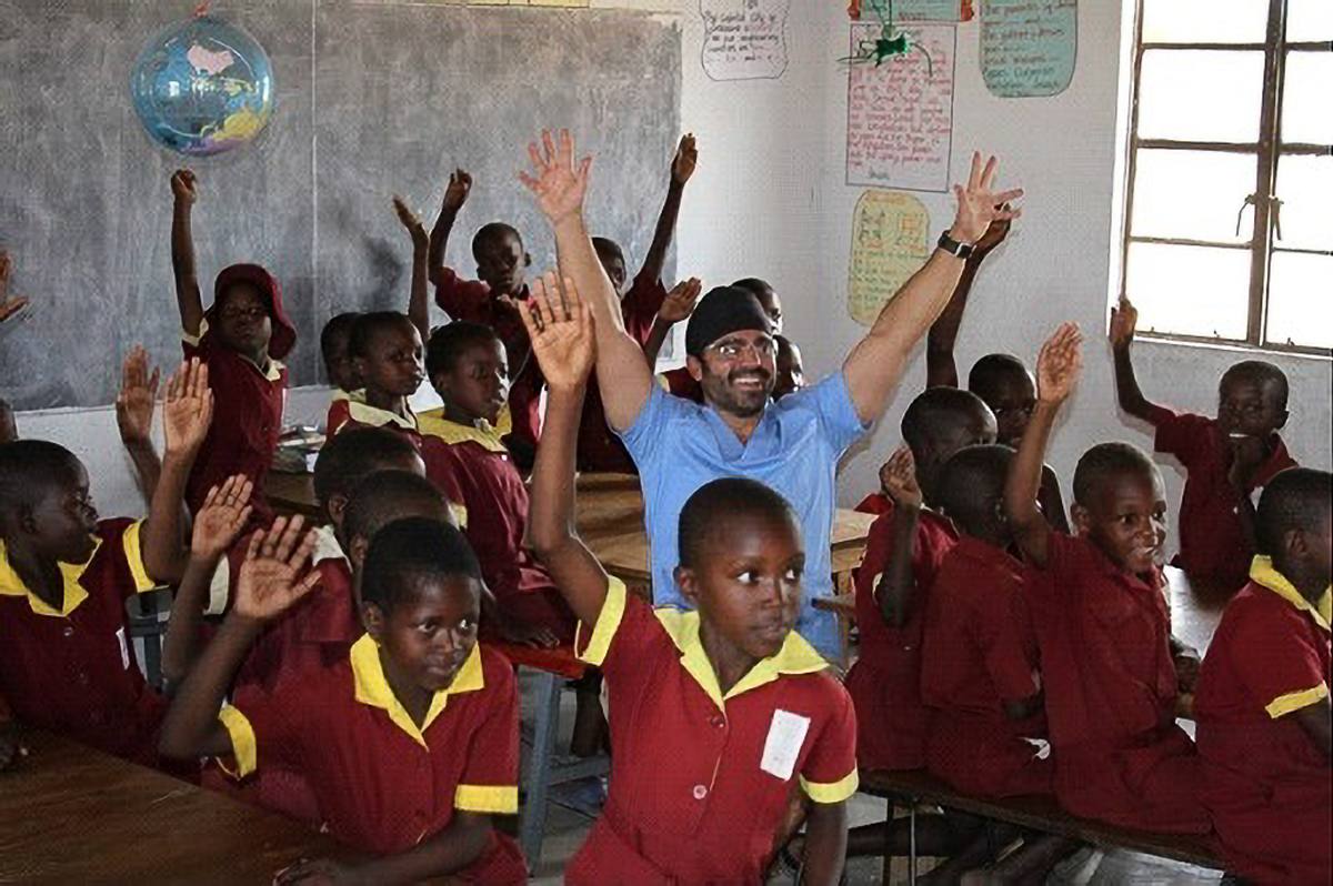 “When the teacher asked who wanted to be a dentist, the entire class raised their hands.” Sergio Morante in Nagamo School.