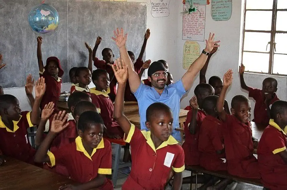 “When the teacher asked who wanted to be a dentist, the entire class raised their hands.” Sergio Morante in Nagamo School.